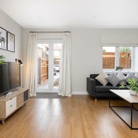 Turtle And Rabbit - Comfortable And Spacious Houses Slough Extérieur photo