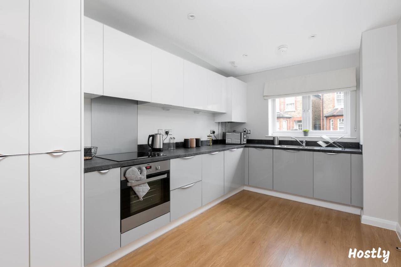 Turtle And Rabbit - Comfortable And Spacious Houses Slough Extérieur photo