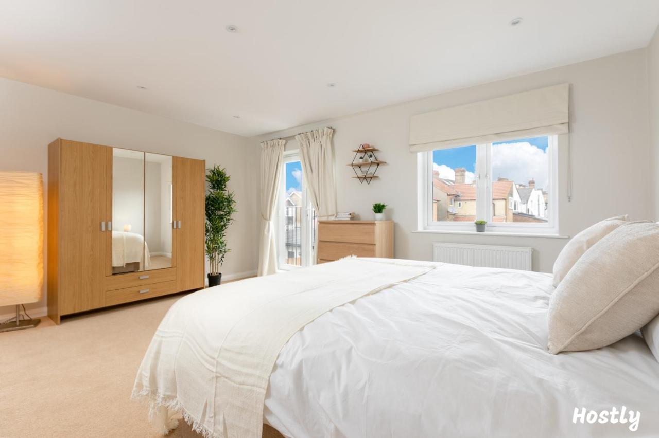 Turtle And Rabbit - Comfortable And Spacious Houses Slough Extérieur photo