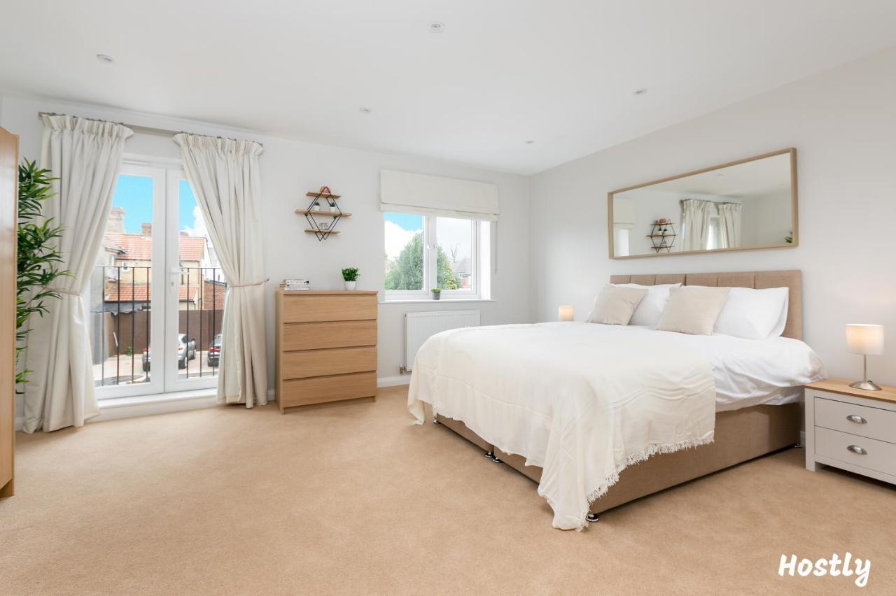 Turtle And Rabbit - Comfortable And Spacious Houses Slough Extérieur photo