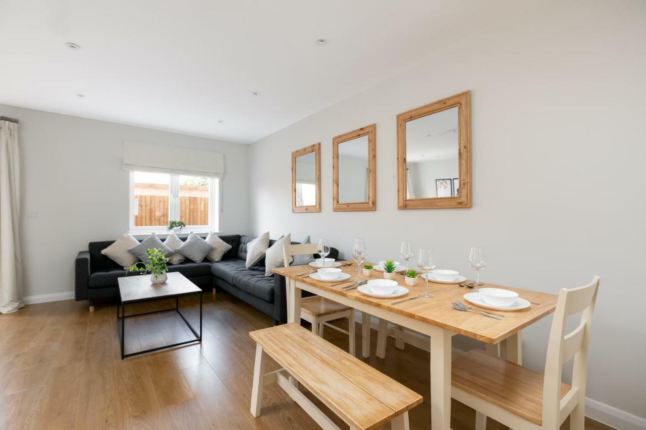 Turtle And Rabbit - Comfortable And Spacious Houses Slough Extérieur photo