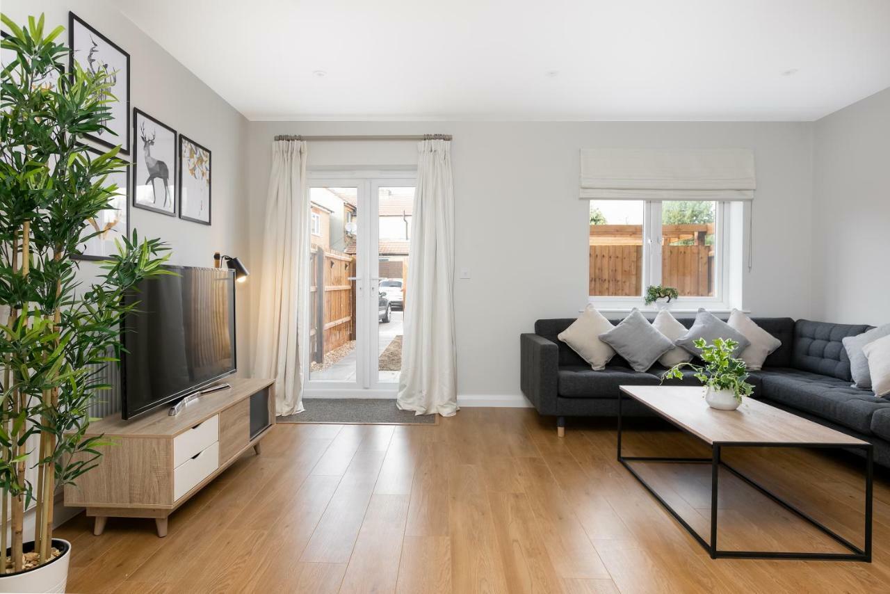 Turtle And Rabbit - Comfortable And Spacious Houses Slough Extérieur photo