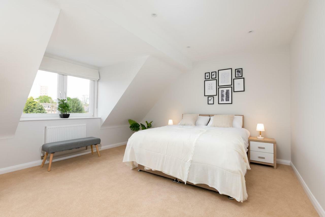 Turtle And Rabbit - Comfortable And Spacious Houses Slough Extérieur photo
